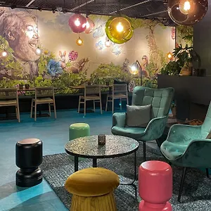 oteli̇ zi̇yaret edi̇n